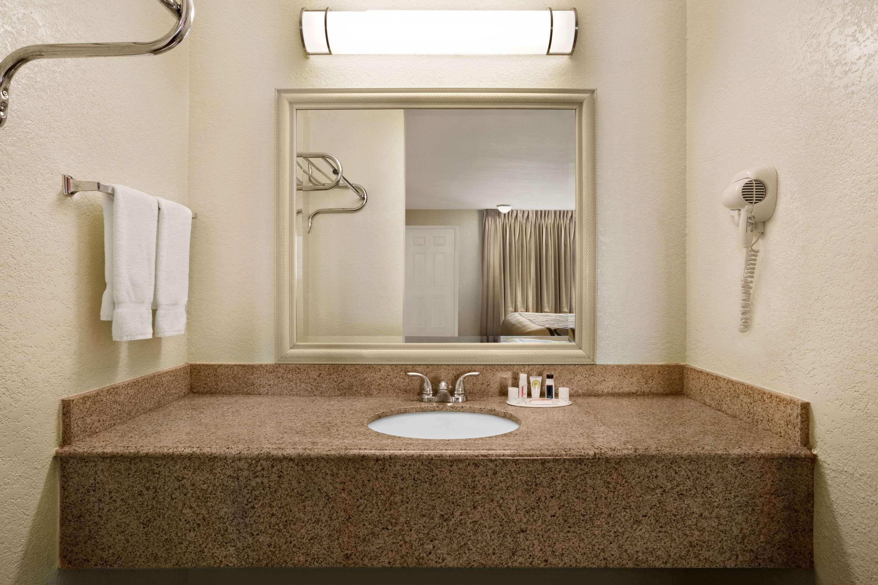 Super 8 By Wyndham Corsicana Exterior foto